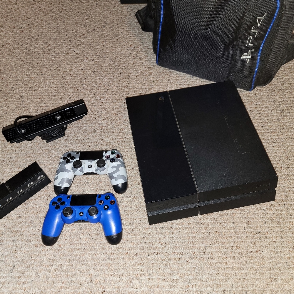 Ps4 bundle - Picture 1 of 1